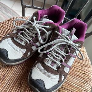 Merrell Women's Gray and Purple Athletic Shoes